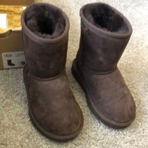 Great condition 9 toddler UGG brown boats for girls